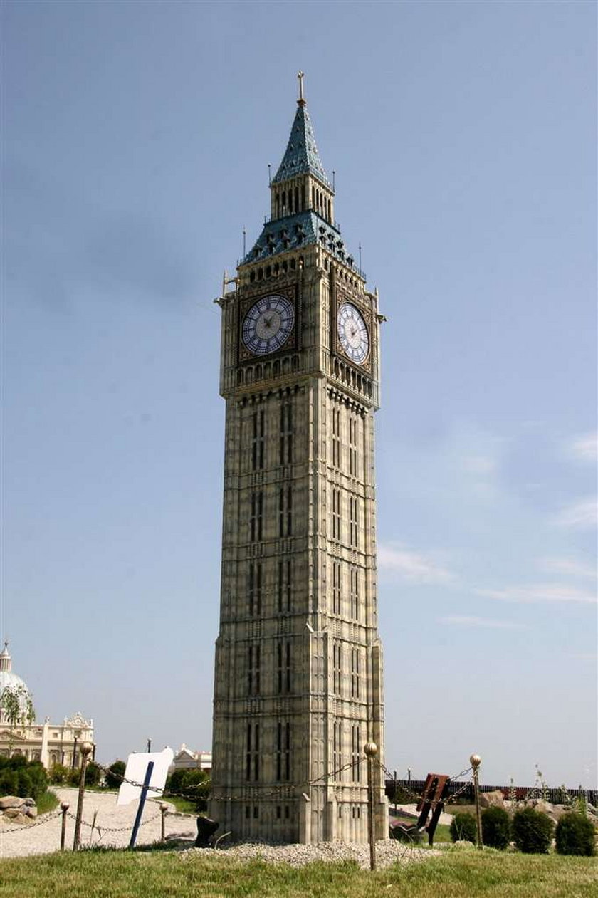 Big Ben się przewraca! Czy wieża się zawali?