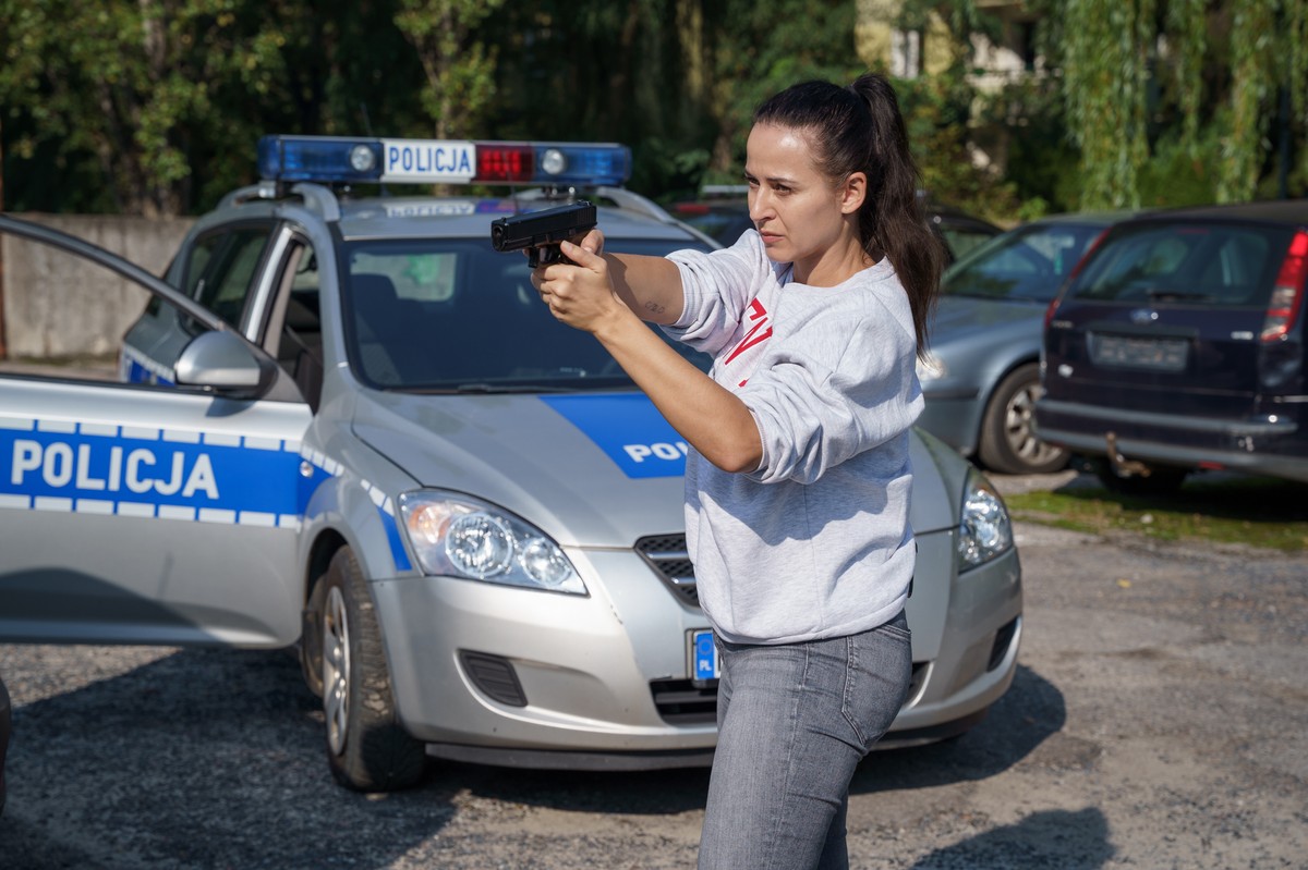 Olga Lipska (Natalia Brudniak) w serialu "Gliniarze"