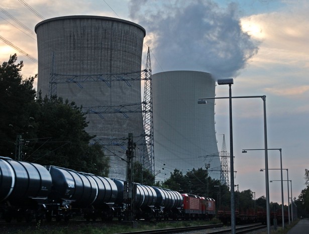 Od czasów przedindustrialnych do dnia dzisiejszego średnia temperatura powietrza na świecie wzrosła o 0,76 st. W tym czasie liczba ludności na świecie zwiększyła sie sześciokrotnie.