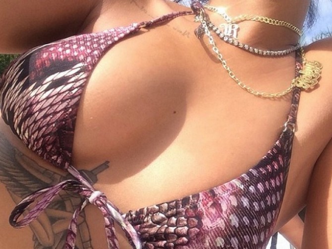 80938_rihanna-04012015-instagram