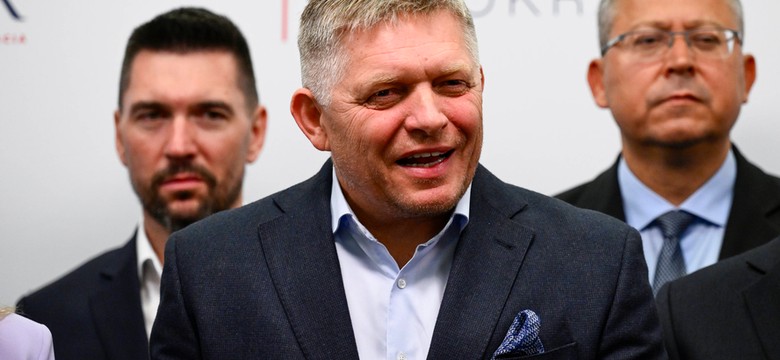 Robert Fico przejmuje władzę, a Słowacja płonie ze wstydu. "Pseudosocjaliści w garniturach za tysiące i ze złotymi zegarkami na nadgarstkach" [OPINIA]