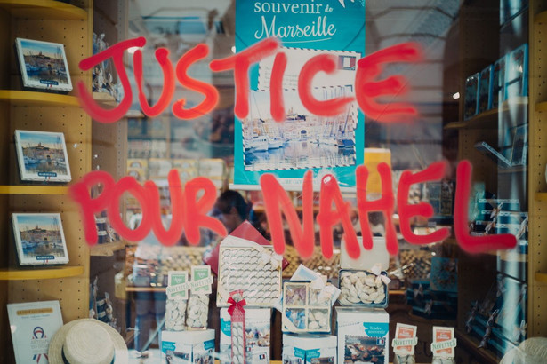 Zamieszki we Francji w związku ze śmiertelnym postrzeleniem nastolatka przez policję