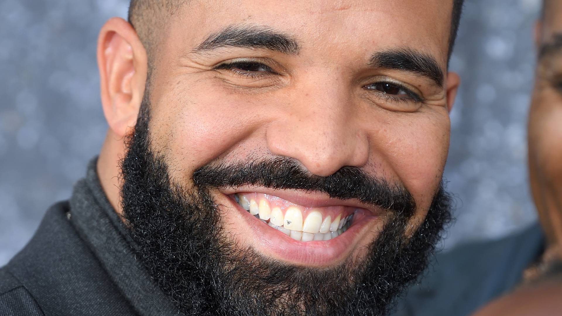 Drake zeigt uns neue TanzMoves im Musikvideo 
