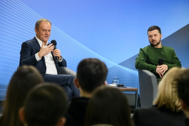 Donald Tusk i Wołodymyr Zełenski podczas spotkania ze studentami w Akademii Kijowsko-Mohylańskiej w Kijowie, 22.01.2024 r.