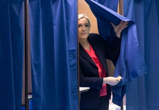 Kim jest Marine Le Pen? Poznajcie twarz francuskiego Frontu Narodowego [SYLWETKA]