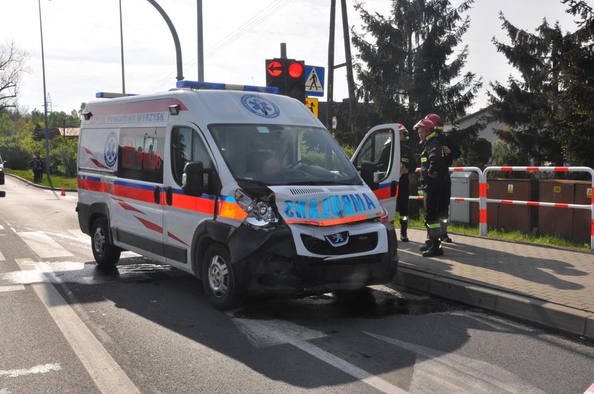 Wypadek karetki w Pile. Zmarł pacjent