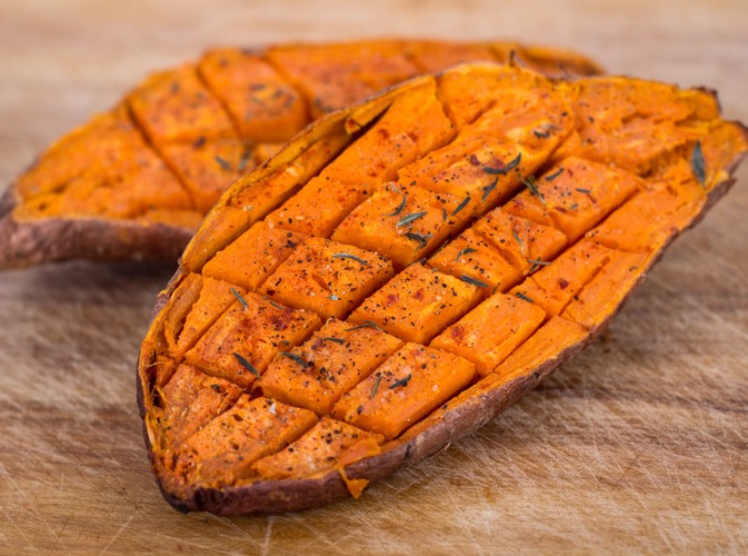 7. Słodkie ziemniaki są bogate w witaminę C