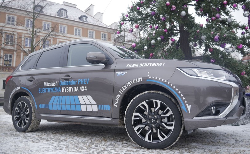 Mitsubishi Outlander PHEV 2016