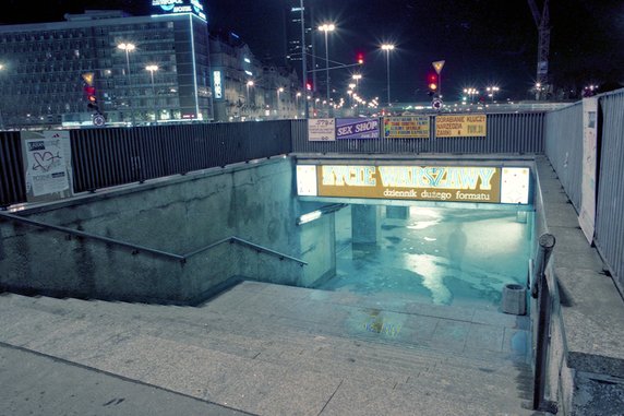 Błysk, mat, kolor. Sentymentalna podróż do Warszawy lat 90-tych