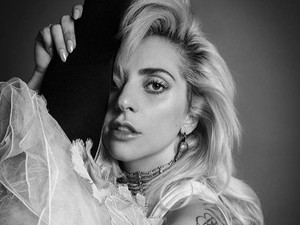 Lady Gaga haján annyiféle szín van, hogy nem tudjuk megszámolni!