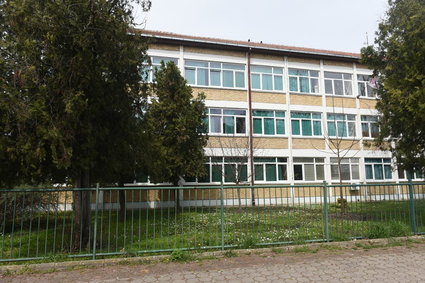 Dečak je skočio kroz prozor sa trećeg sprata