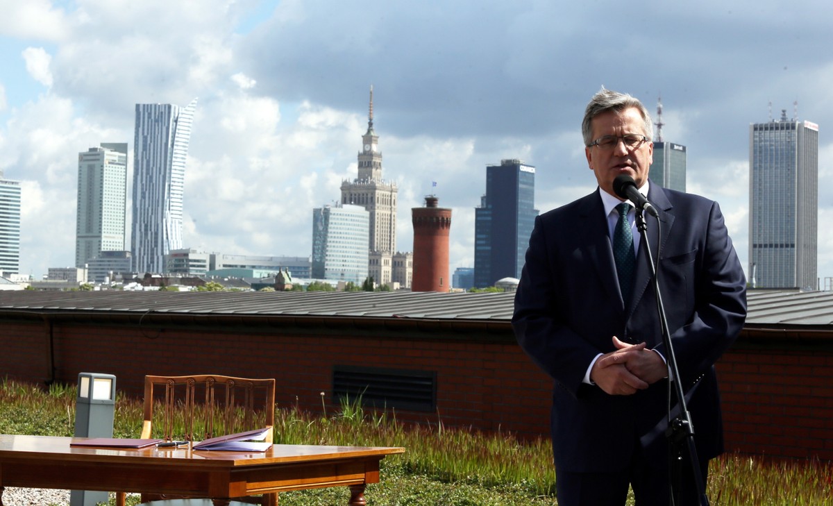 Prezydent Bronisław Komorowski podczas konferencji prasowej, po podpisaniu ustawy krajobrazowej