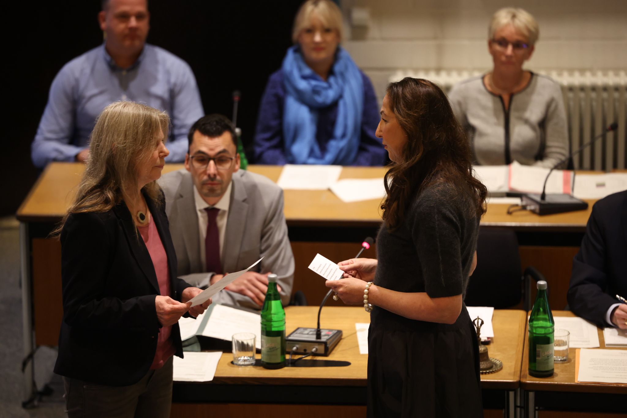 Herdecke: Bürgermeisterin Stalzer vereidigt - 4 Wochen nach Messerangriff