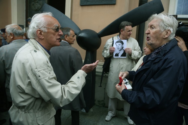 Protesty w czasie mszy pogrzebowej za generała Wojciecha Jaruzelskiego