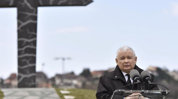 A kormányzópárt elnökeként Lengyelországot tényleges irányító, jobboldali-konzervatív Jaroslaw Kaczyns­ki régóta "meg akarja regulázni" a bíróságokat /Fotó: MTI