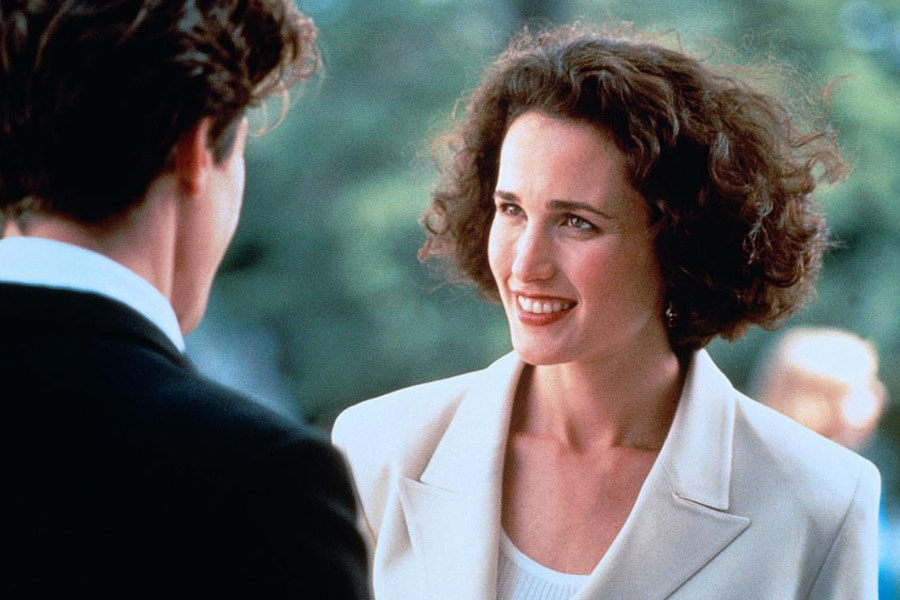 Andie MacDowell w filmie "Cztery wesela i pogrzeb"