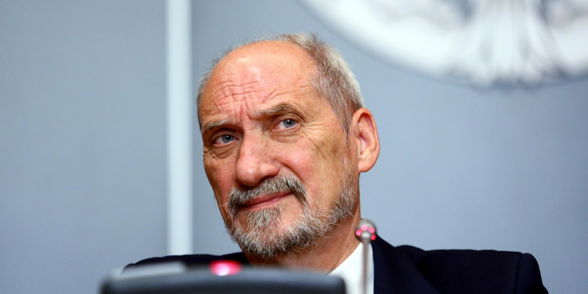 Co ze śmigłowcami dla wojska? Macierewicz "ubolewa"