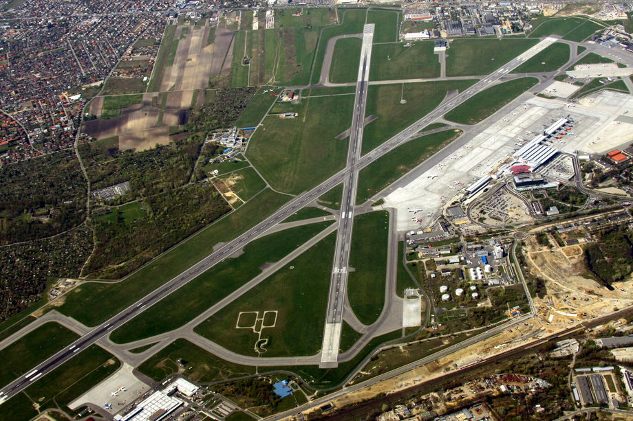 Lotnisko Chopina zajmuje powierzchnię ok. 830 ha blisko centrum stolicy.