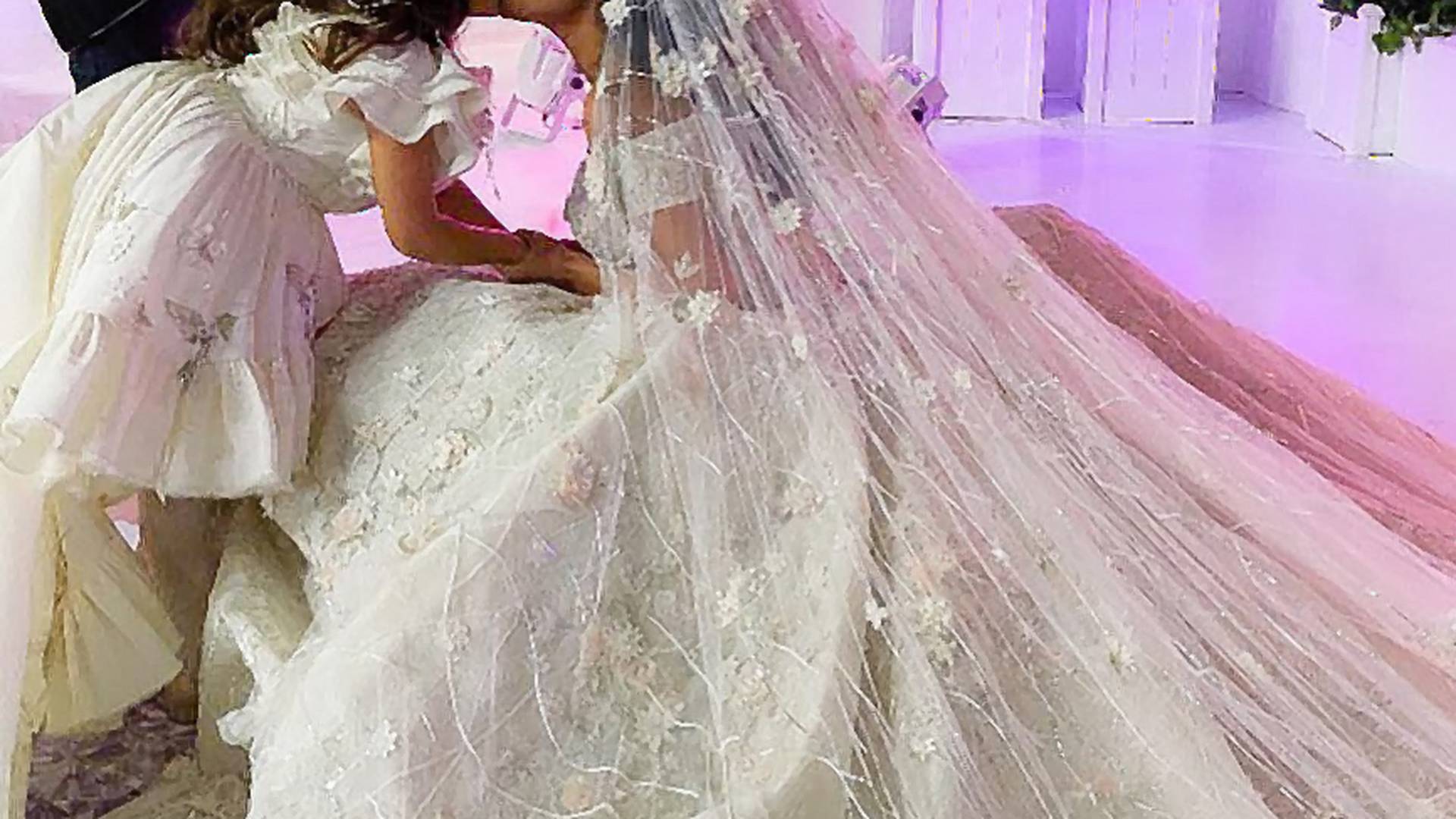 Kiedy siostrzenica najbogatszego Rosjanina bierze ślub, wesele musi być jak z bajki