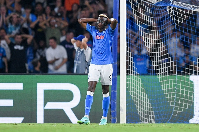 La réaction de Victor Osimhen après le penalty manqué.