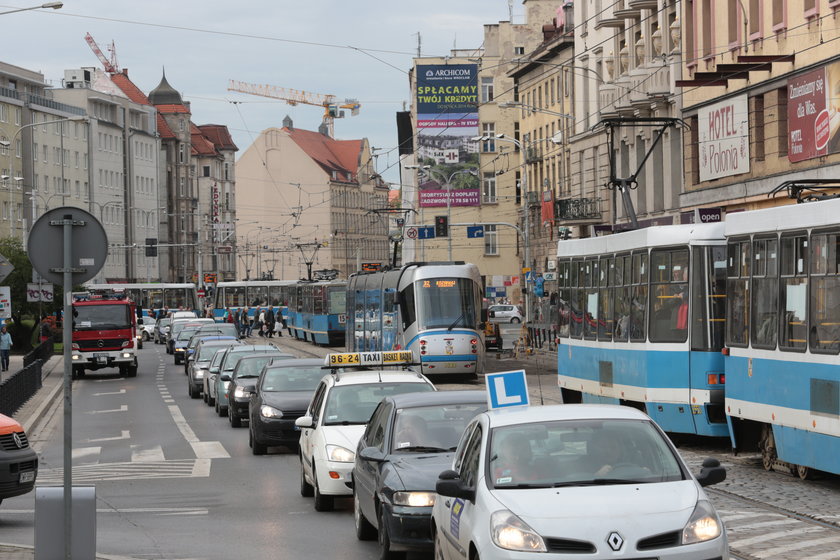 Korek samochodowy na ul. Piłsudskiego we Wrocławiu