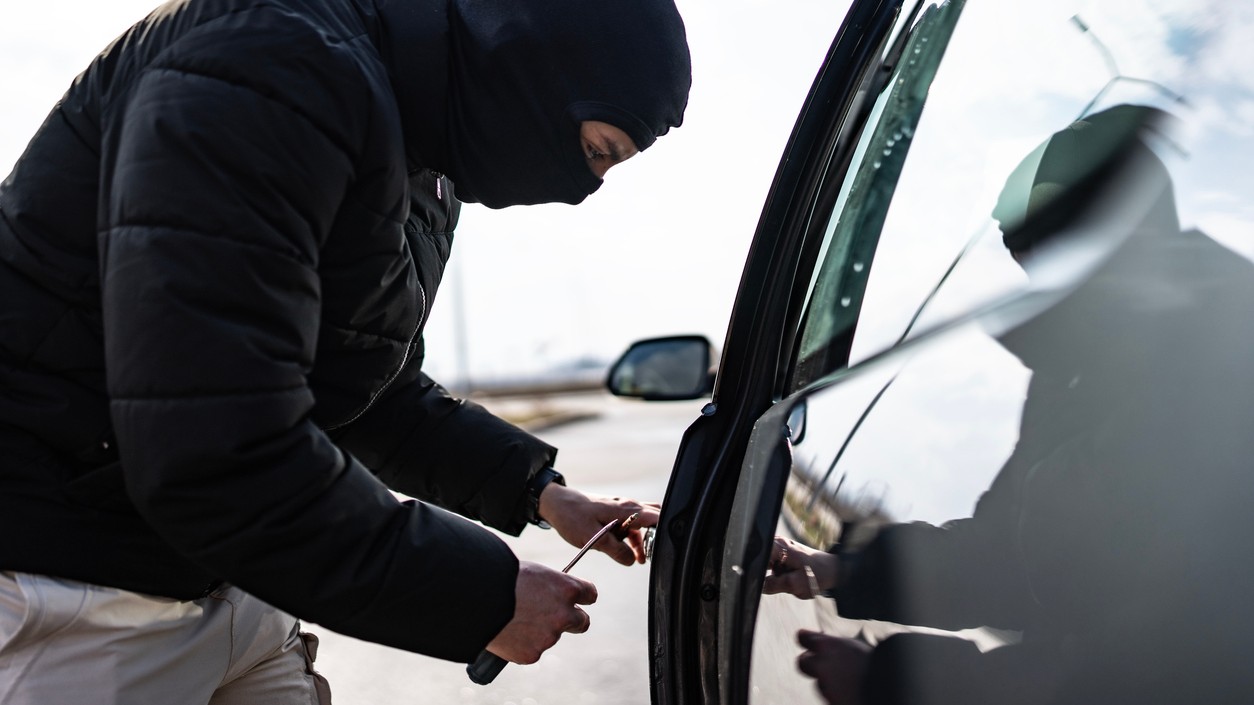 Zabezpečenia proti krádeži auta: Prehľad, výhody a nevýhody. 