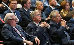 Wałęsa, Komorowski, Kwaśniewski: Partyjne gierki nie są warte miliardów euro