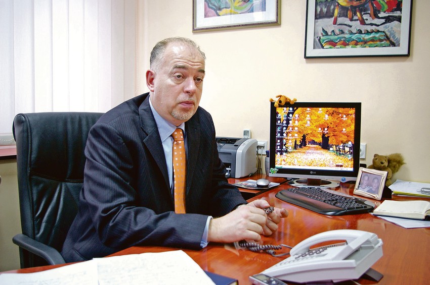 Dr Zoran Bekić, koji je smenjen, bio je uhapšen u akciji "Kraba" zbog sumnje da je uzimao mito. Oslobođen je zbog nedostatka dokaza