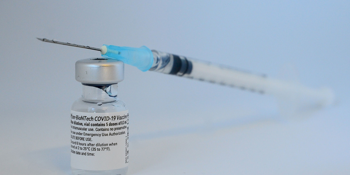 Obecnie w Polsce szczepi się szczepionką Pfizera, ale wkrótce trafi do nas również preparat firmy Moderna