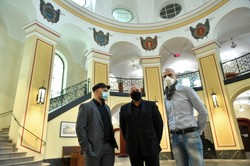 Gorąco na procesie ws. przewrócenia pomnika ks. Jankowskiego. "To policzek dla jego ofiar"