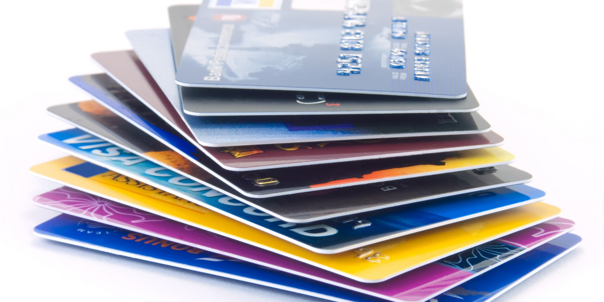 Walter Cavanagh jest światowym rekordzistą - ma prawie 1,5 tys. ważnych kart kredytowych.