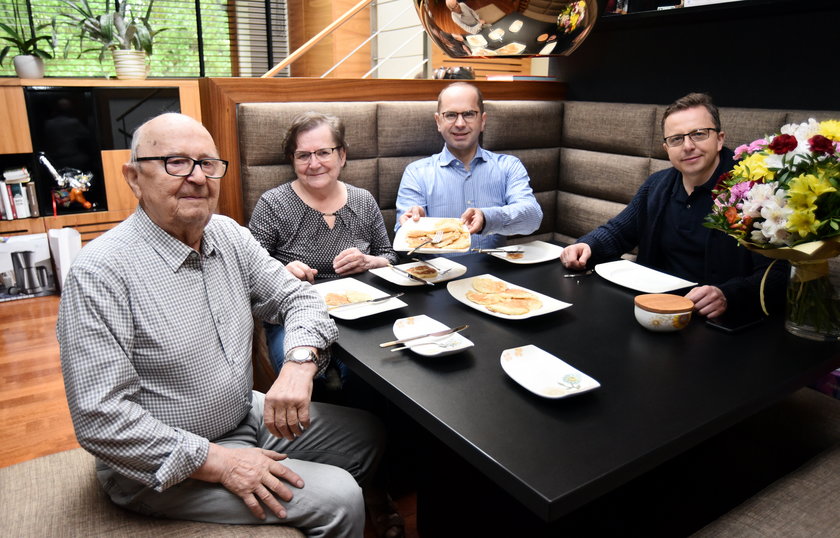 Dariusz Joński i Michał Sczerba wysprzątali z zewnątrz i wewnątrz dom w podwarszawskim Komorowie