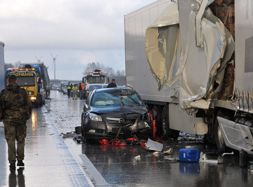 Karambol 50 aut na autostradzie