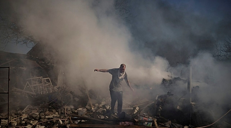 Egy klinikát támadtak meg az oroszok Harkivban /Fotó: MTI/AP/Felipe Dana