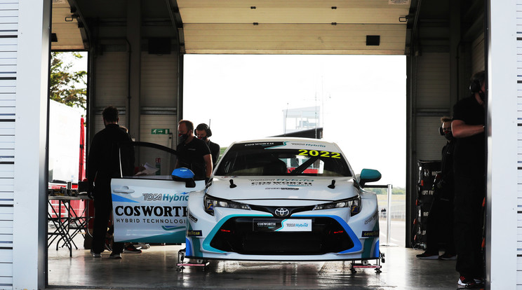 Nemrég tartotta nyilvános tesztpremierjét az a Corolla versenyautó, amelyet a Toyota régi partnere, a Speedworks Motorsport és a brit hajtáslánc-specialista Cosworth közösen fejleszt a BTCC 2022-es szezonjára/Fotó: Jakob Ebrey