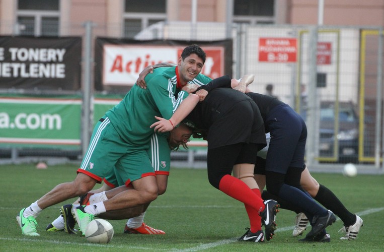 Niecodzienny trening piłkarzy Legii. Ćwiczyli z rugbystkami