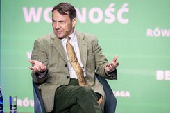 Burza po słowach Sikorskiego, PiS zaczepia Tuska. 'Dokładnie to samo wypowiadał Ławrow'