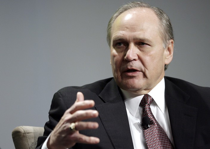 <b>Robert 'Bob' Nardelli</b>
<br>
<br>
Nardelli był prezesem Home Depot od 2000 roku i był znany z kontrowersyjnych metod zarządzania - na spotkaniach każdemu z akcjonariuszu pozwał mówić tylko przez minutę. Krytykowano go również za pobieranie zbyt dużych wynagrodzeń - jego odprawa został wyceniona na 210 mln dol. 
<br>
<br>
Jego odejście 3 stycznia 2007 roku spowodowało wzrost kursu o 2,27 proc.