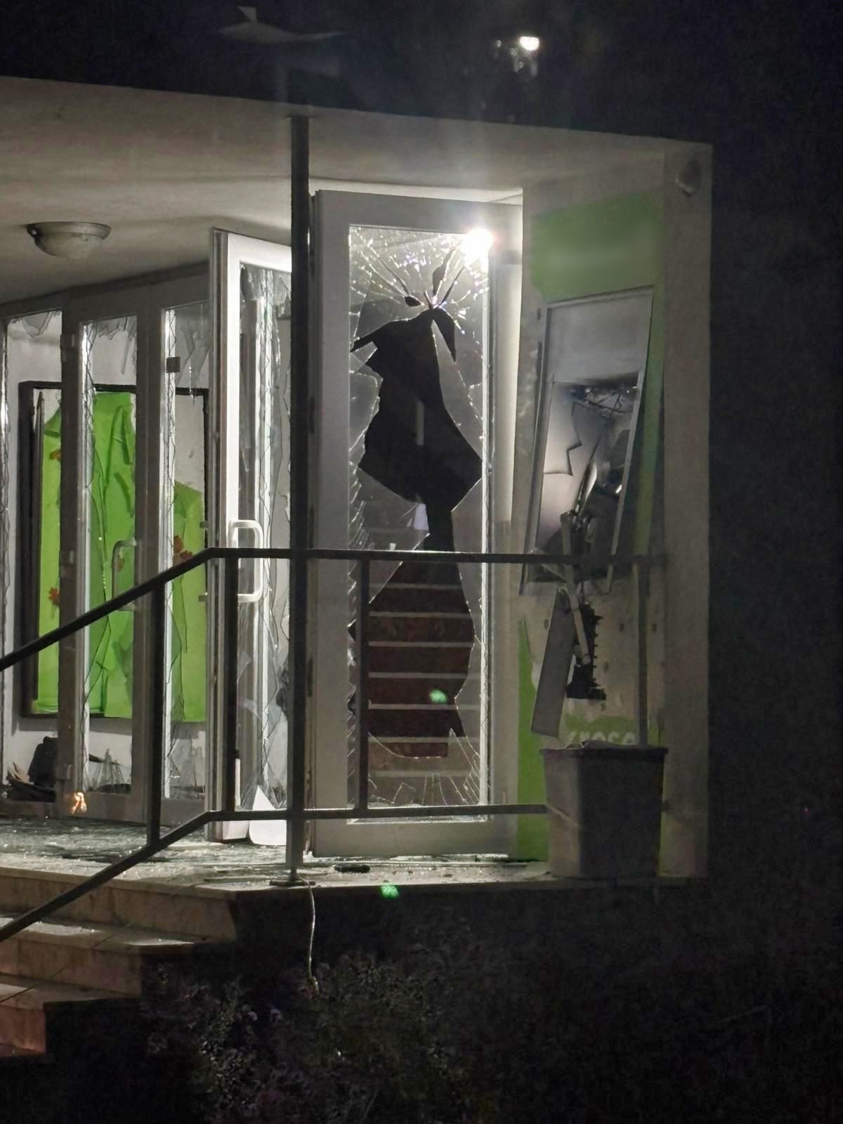 Výbuch bankomatu v Tešedíkove.