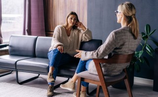 Domy dla matek z dziećmi nie będą musiały zapewniać natychmiastowej pomocy psychologicznej