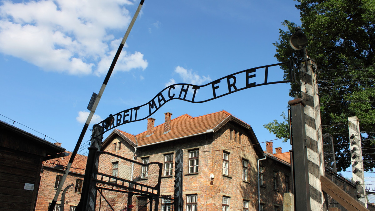 Brytyjski dziennik internetowy "Independent" opublikował dzisiaj artykuł o śmierci byłego strażnika niemieckiego nazistowskiego obozu Auschwitz-Birkenau, który nazwano w tekście "polskim obozem śmierci". Po interwencji polskiej ambasady w Londynie tekst poprawiono.