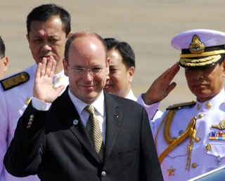 Książę Monako wystawia na sprzedaż stare auta – od fiata 500 do bentleya