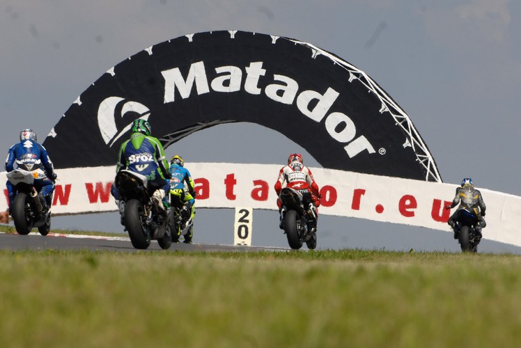 Tomasz Kędzior zaliczył wywrotkę na jednym z zakrętów