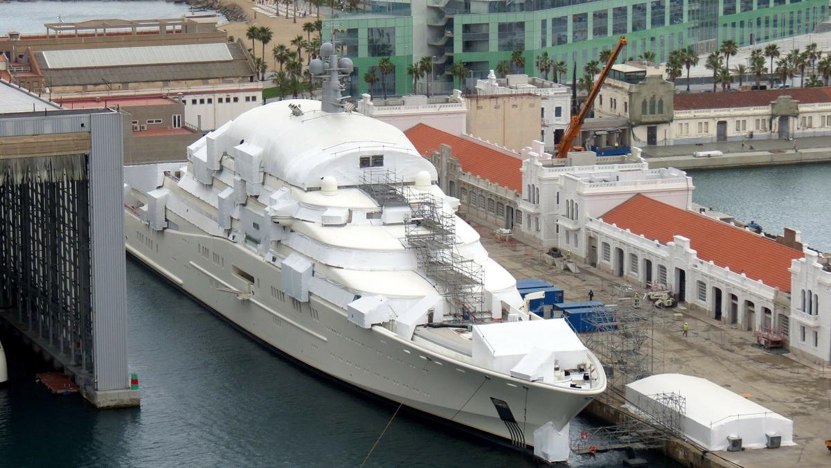 Jacht Eclipse należący do oligarchy zbudowany został w 2009 roku. Za swoje cacko Rosjanin zapłacił 1,2 mld dol.