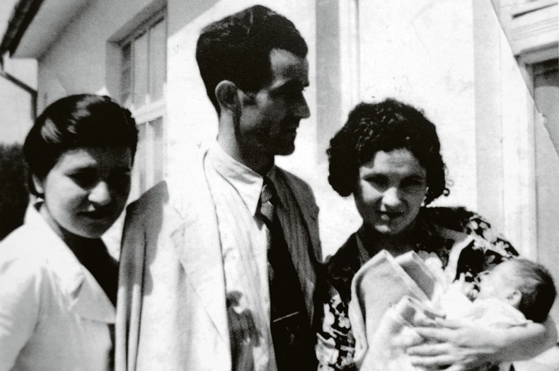 Miša Janketić sa majkom i ocem