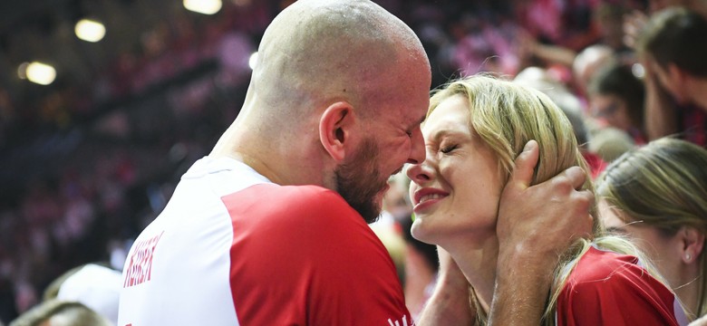 Żona Bartosza Kurka przekazała niepokojącą informację. Ukochana siatkarza trafiła do szpitala