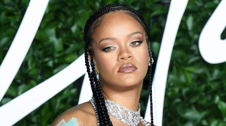 Rihanna most sem volt szégyenlős, szexi fehérneműben fotózkodott /Fotó: Northfoto