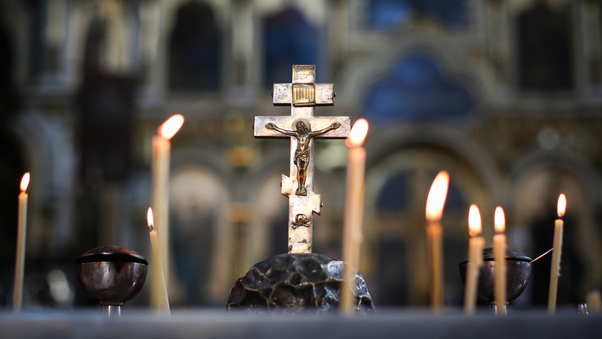 Wizja współczesnego świata, w którym promuje się konsumpcyjny styl życia a pieniądz jest wyznacznikiem sukcesu, mami wielu i sprawia, że ludzie odchodzą od wiary - pisze prawosławny abp Jakub w orędziu z okazji Wielkiej Nocy.