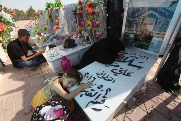 The Wider Image: Iraq's Peace Valley - the world's largest cemetery 