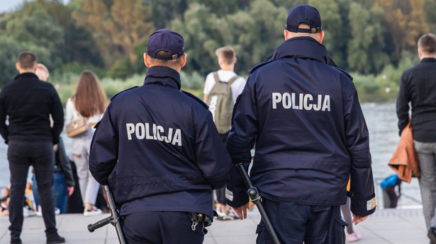 "Szarpali, popychali, używali obelżywych słów". Zaciekły atak cudzoziemców na funkcjonariuszy przed koncertem w Kępnie